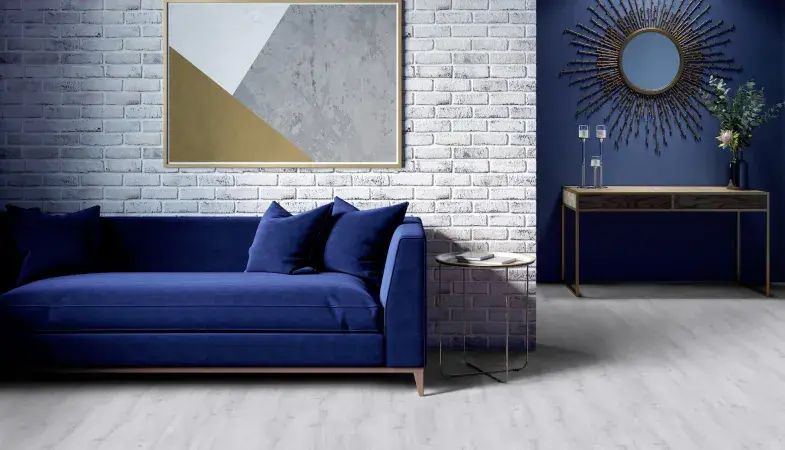 Sunny White – salon modern în nuanțe de albastru